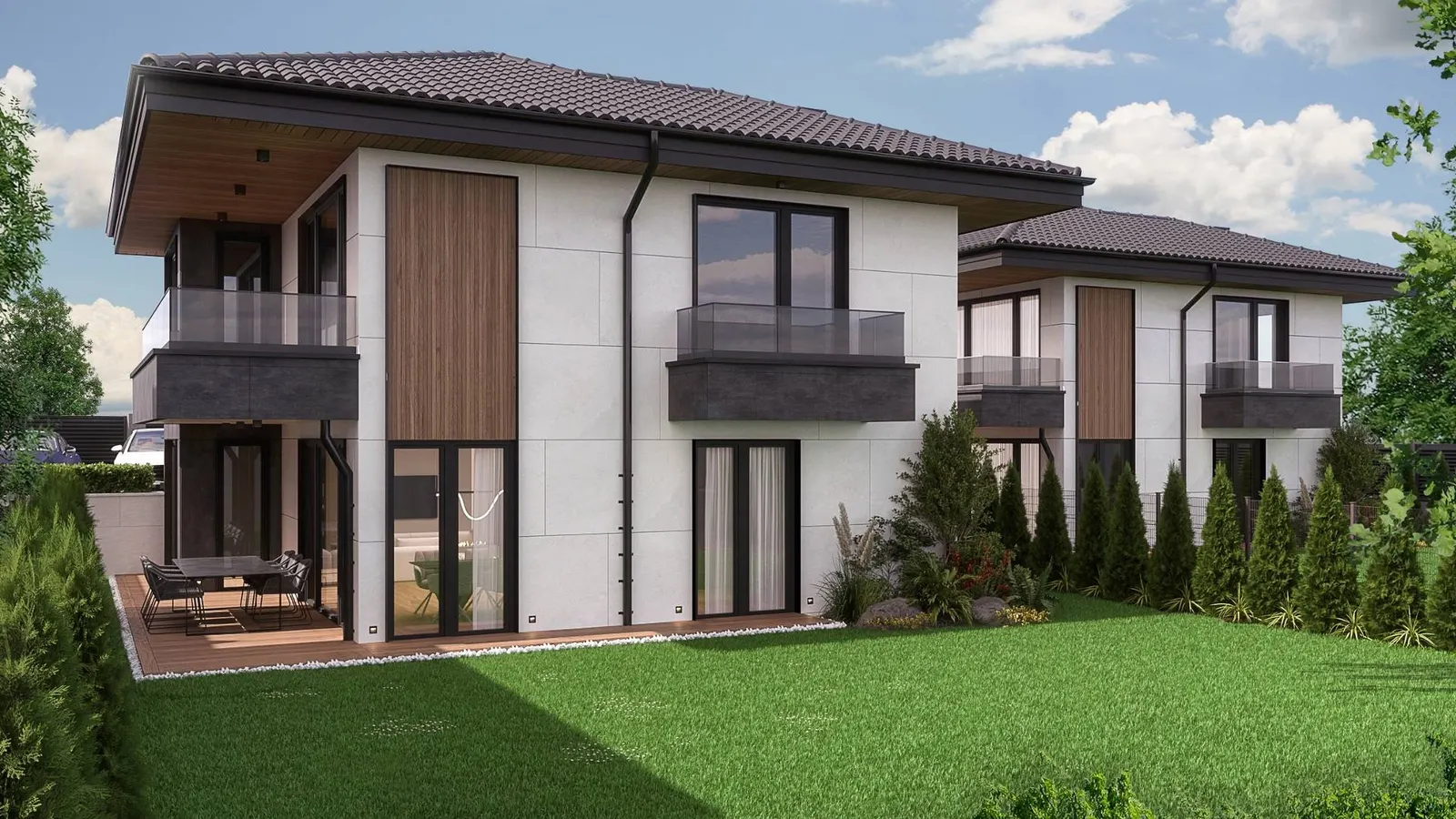 Две от къщите във Viterra Residence откъм градината: светли каменни плочи, висок дъбов панел, балкони със стъклени парапети и покрита трапезна тераса над широка морава, оградена с туи.